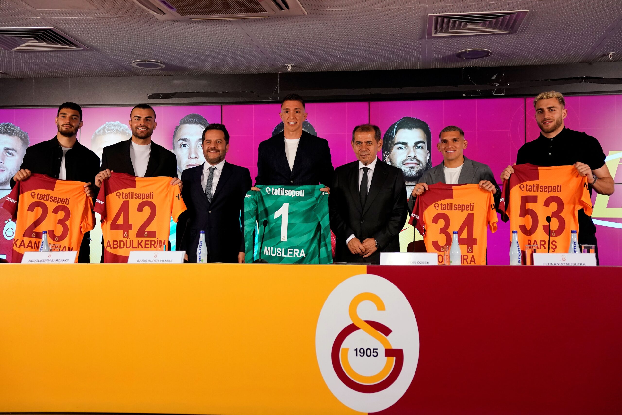 Galatasaray, 5 futbolcusuyla yeni sözleşme imzaladı!