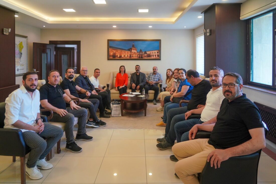 Diyarbakır Büyükşehir Belediyesi Eş Başkanları tebrikleri kabul etti