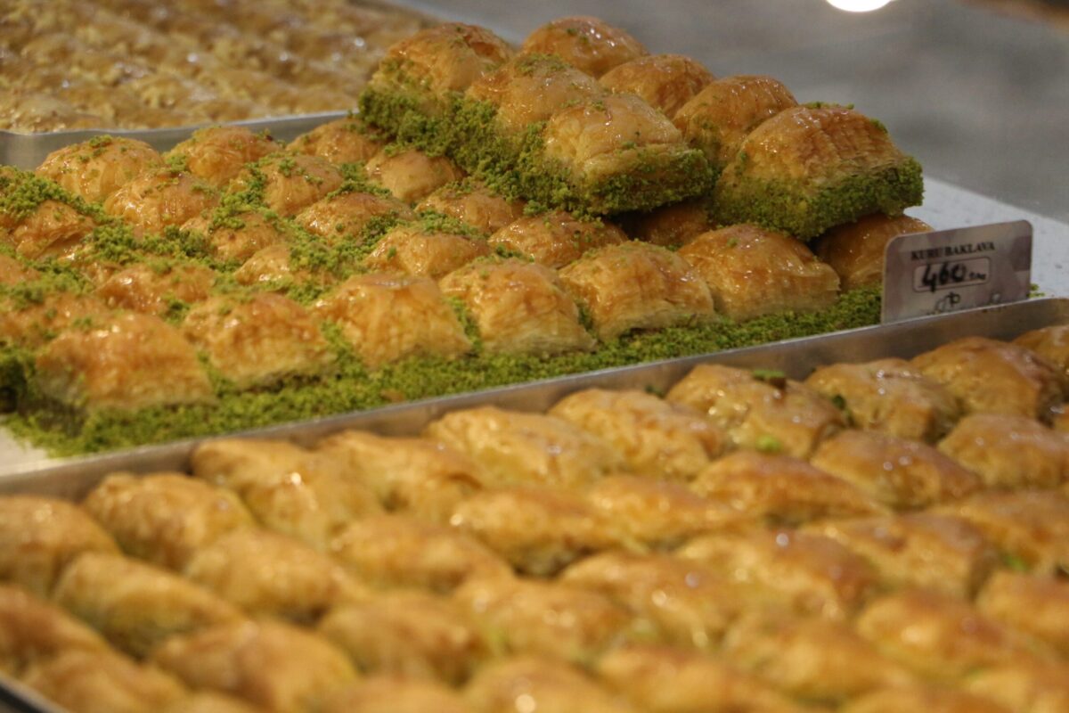 Diyarbakır’ın ünlü tatlı markası bayramda 30 ton tatlı sattı!