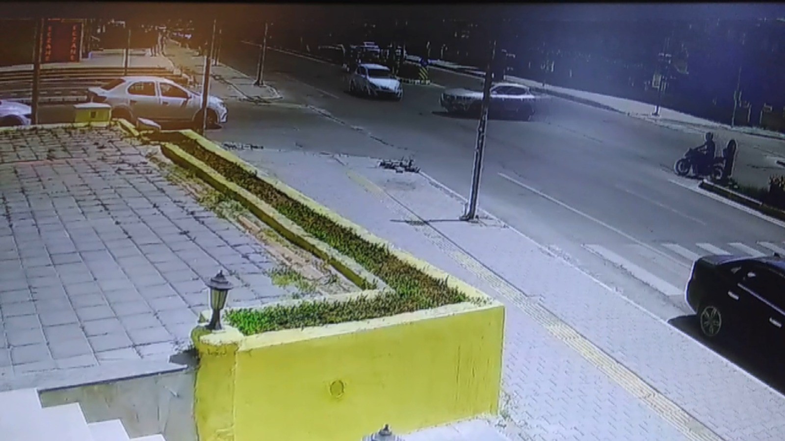 Diyarbakır’da kırmızı ışık ihlali yapan araç kaza yaptı