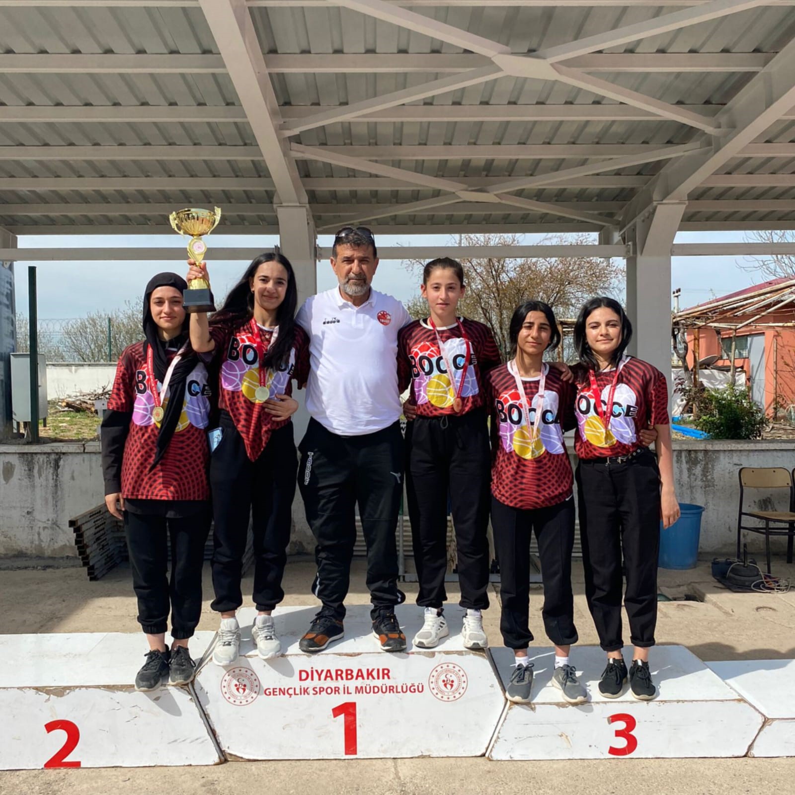 Diyarbakır Koşuyolu Lisesi’nden çifte şampiyonluk!