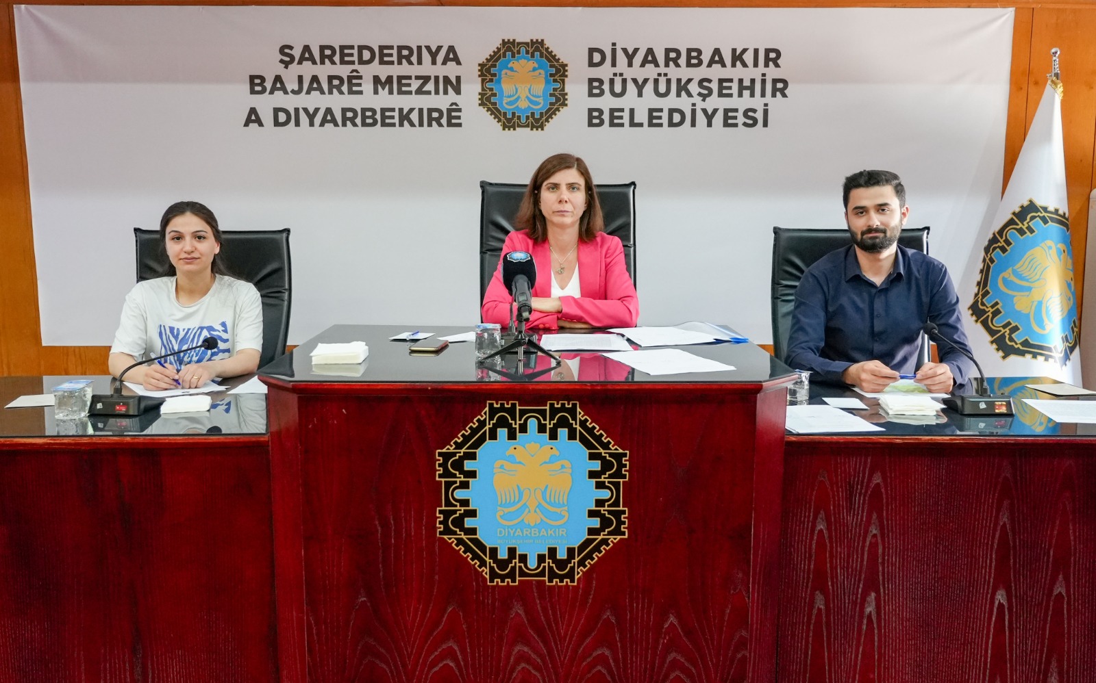 Diyarbakır Büyükşehir Belediyesi Eş Başkanları sivil toplum örgütlerinin tebriklerini kabul etti