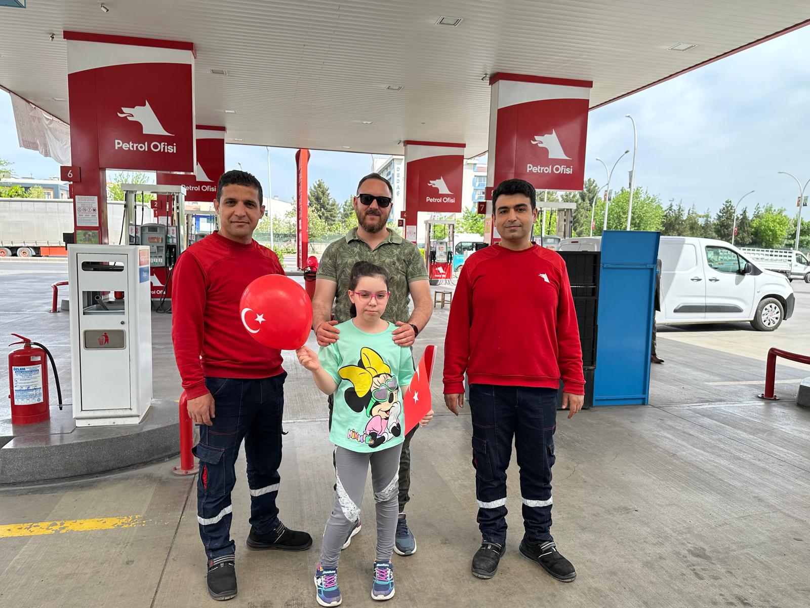 Diyarbakır Azra Petrol’den Çocuklara 23 Nisan Hediyesi