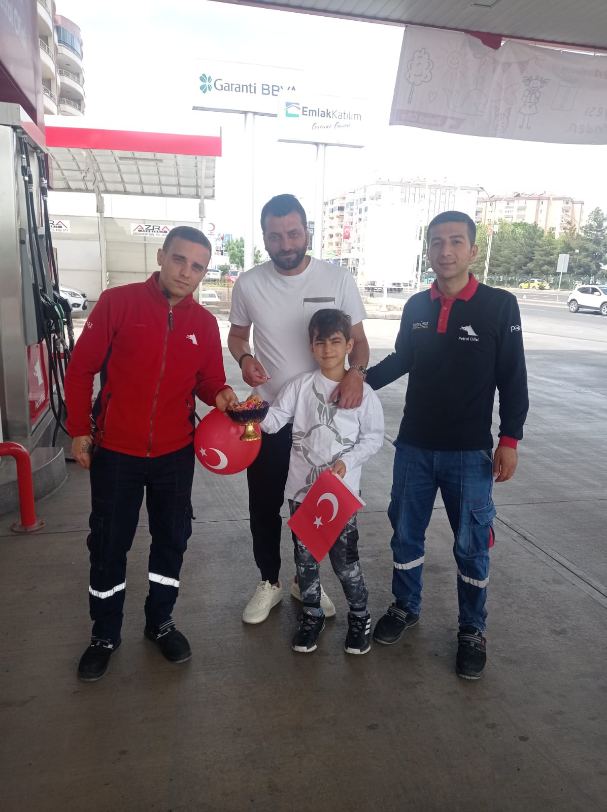 Diyarbakır Azra Petrol’den Çocuklara 23 Nisan Hediyesi