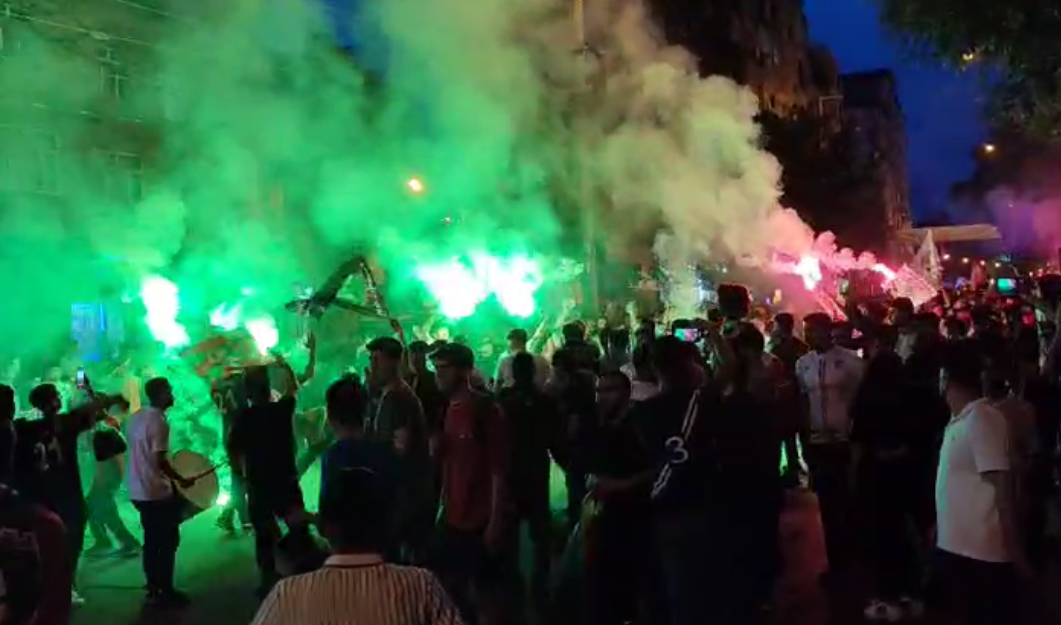 Amedspor şampiyon oldu, Diyarbakır’da halk sokaklarda coştu! : İşte renkli görüntüler