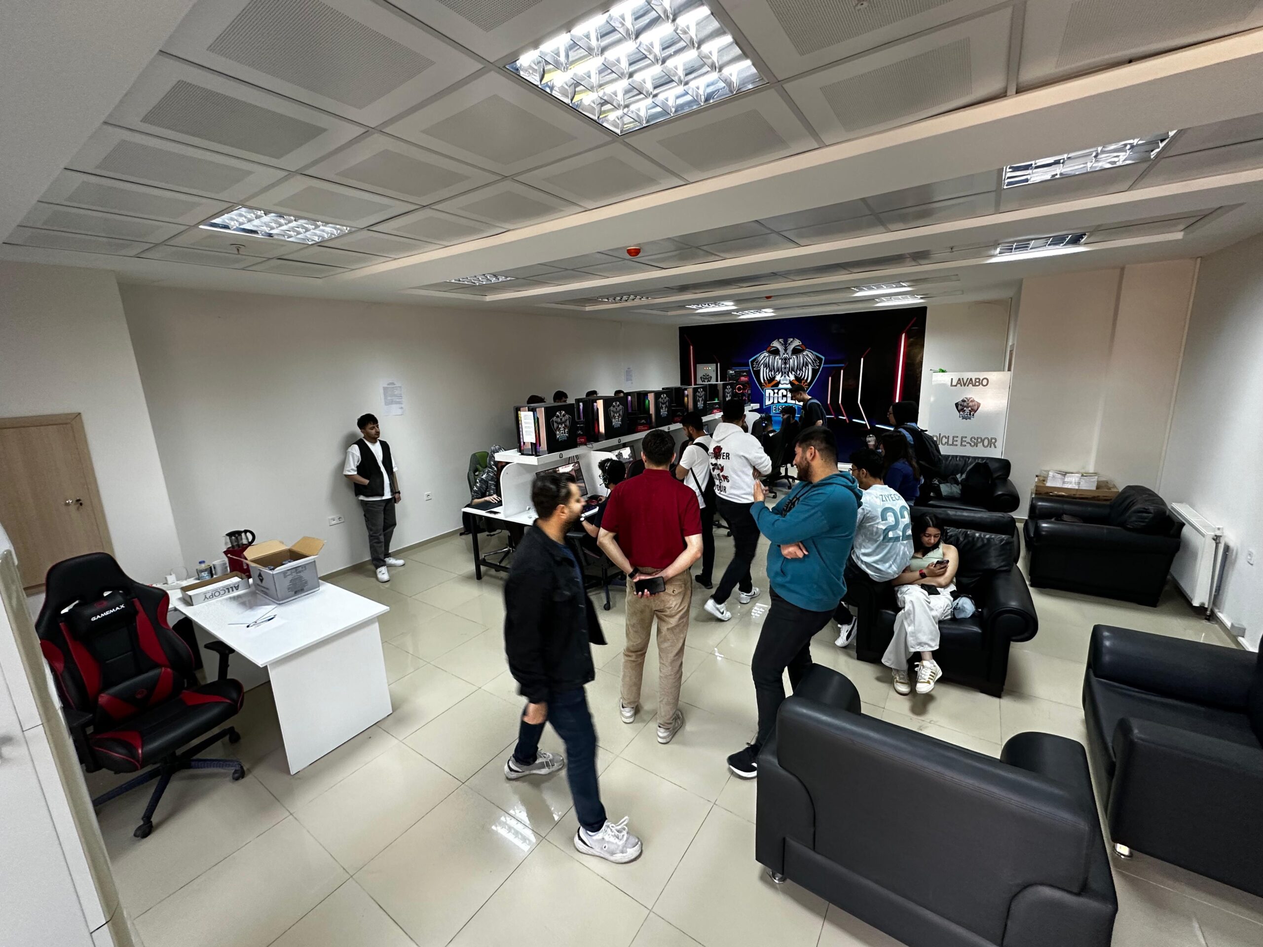 Diyarbakır’da fakülteler arası e-spor turnuvası yapıldı
