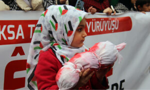 Diyarbakır’da İsrail ile ticareti protesto edenler yürüyüş düzenledi