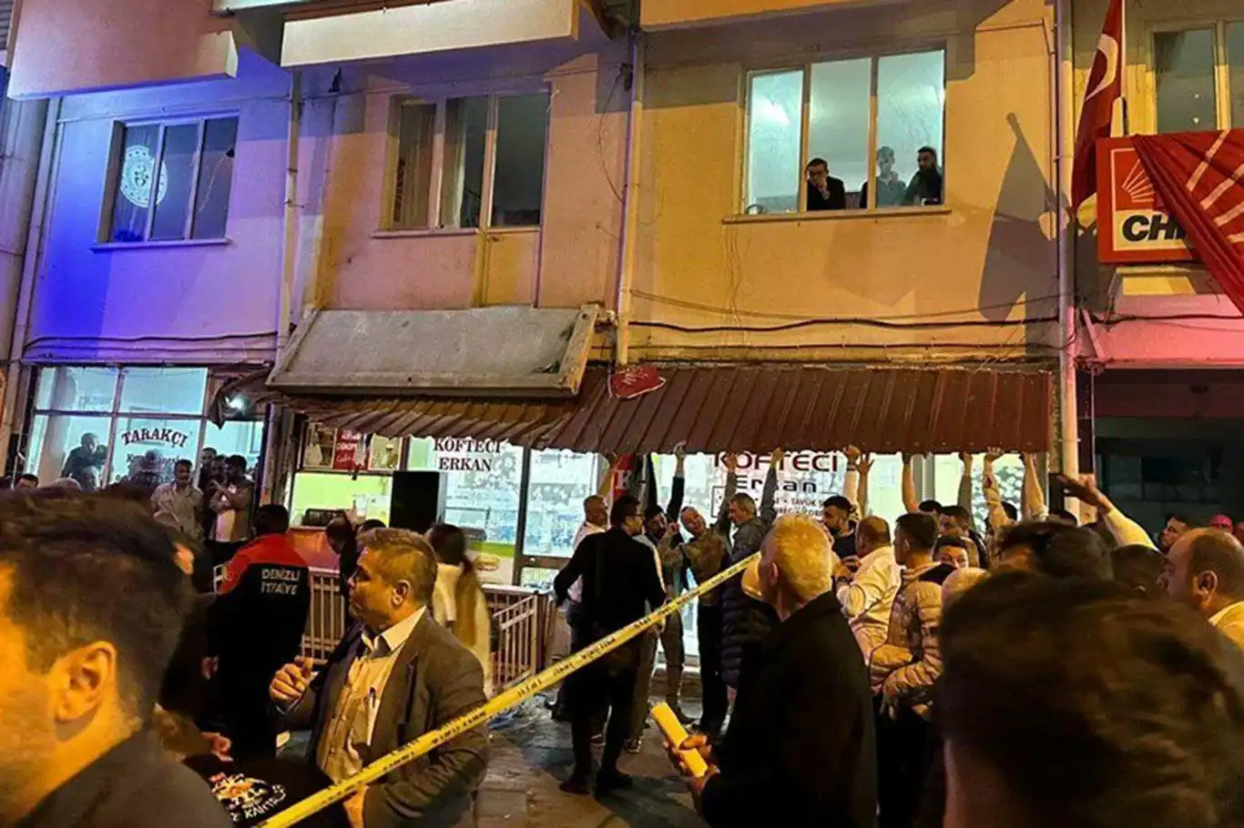 Seçim kutlaması yapılan balkon çöktü: 18 yaralı