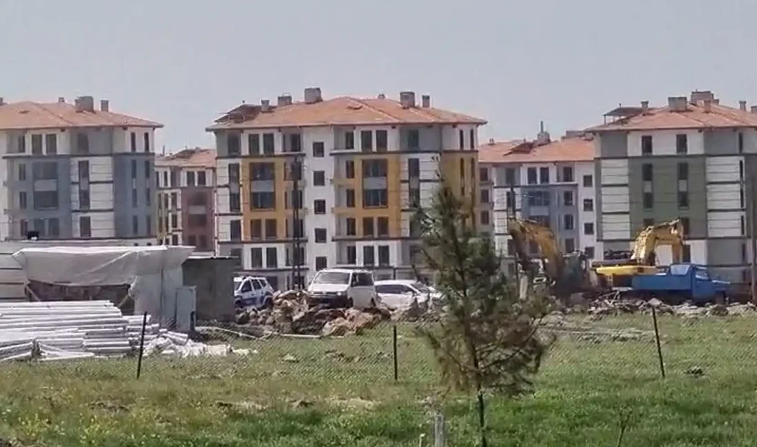 Diyarbakır’da üzerine inşaat demirleri düşen işçi hayatını kaybetti