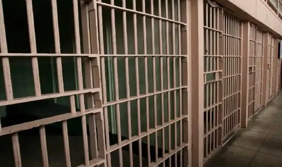 100’den fazla mahkum hapisten kaçtı!