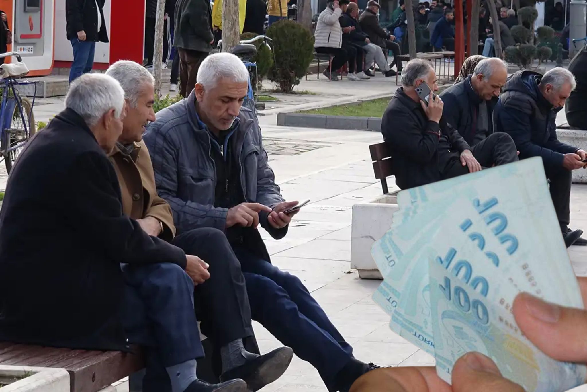 Diyarbakırlı emekliler: Sadaka değil iyi bir yaşam istiyoruz