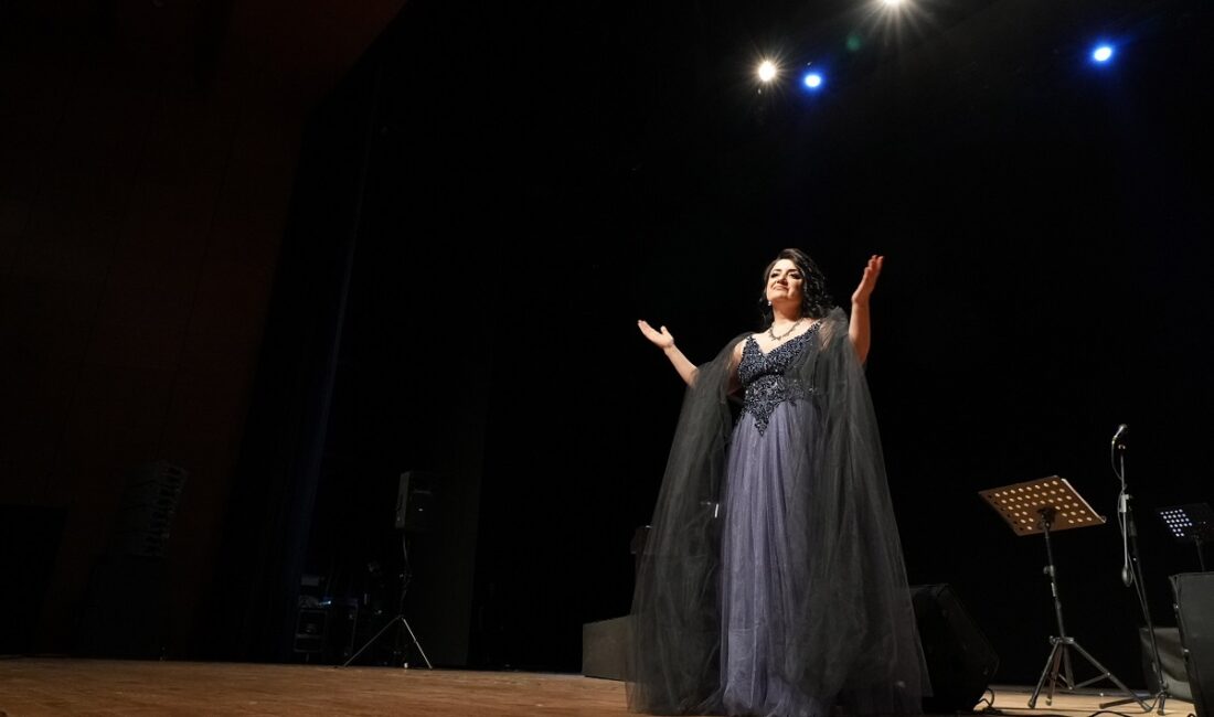 Diyarbakır’da Pervin Chakar konserine büyük ilgi
