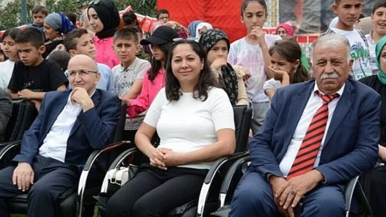 Diyarbakır'da Eş Başkan Vekilinin 23 Nisan töreninden çıkarılması Meclis'e taşındı!