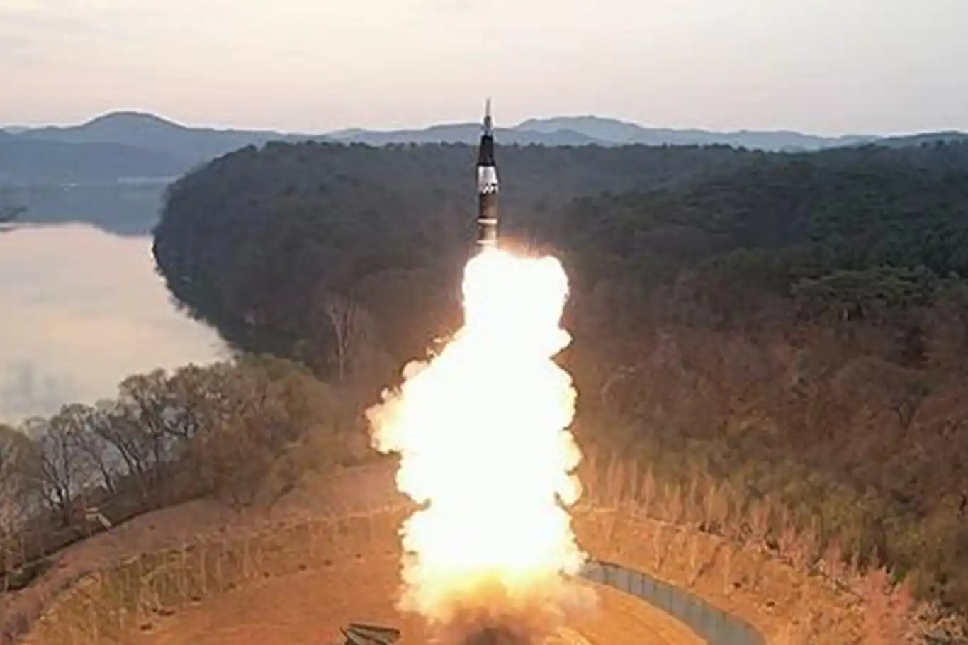 Kuzey Kore, Balistik Füze Ateşledi