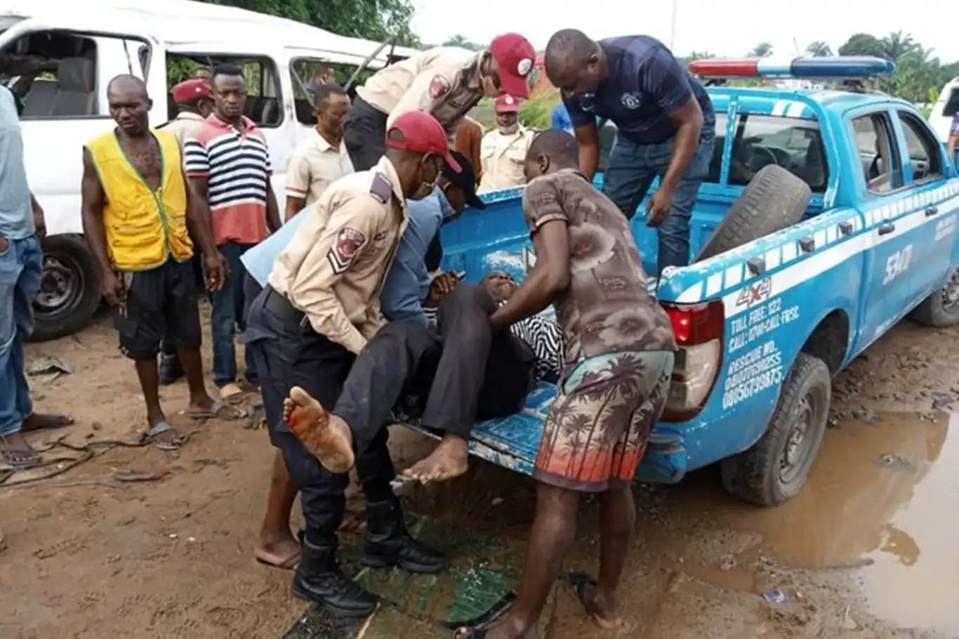 Nijerya’da kamyon ile otobüs çarpıştı: 19 ölü