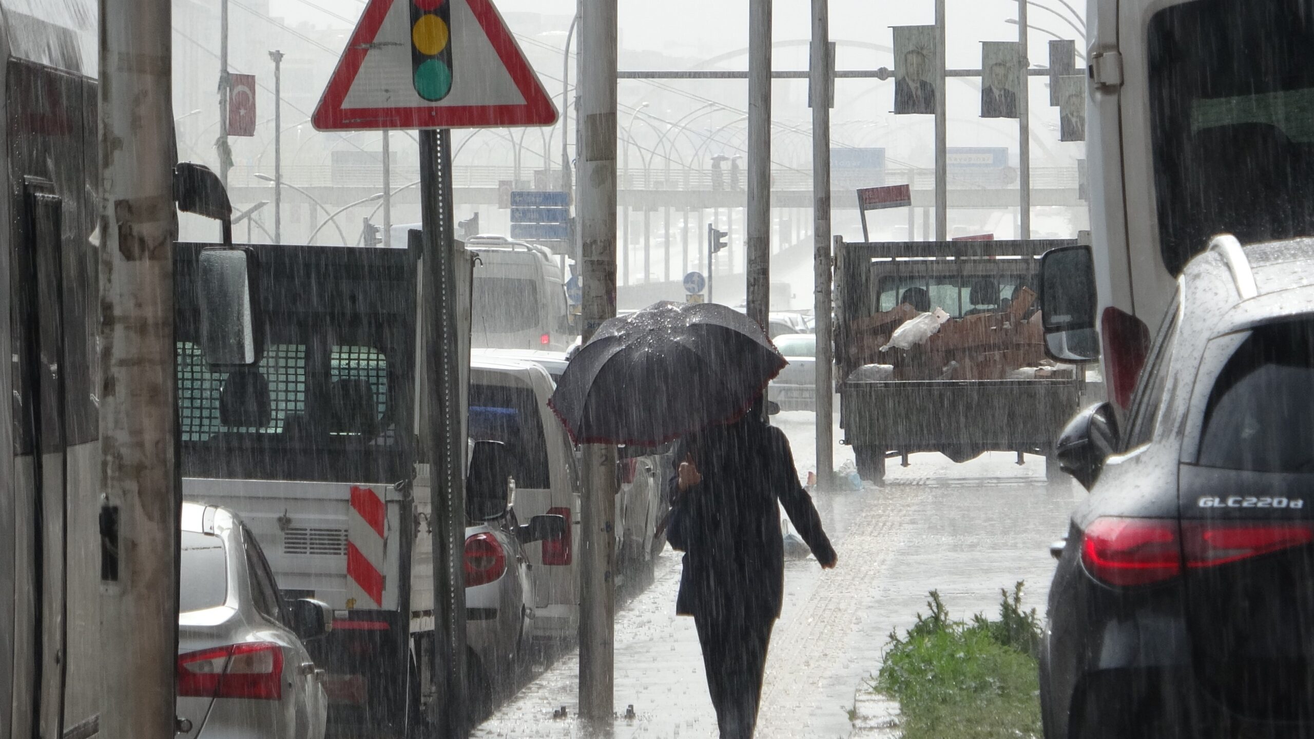 Diyarbakır’da sağanak yağış etkili oldu