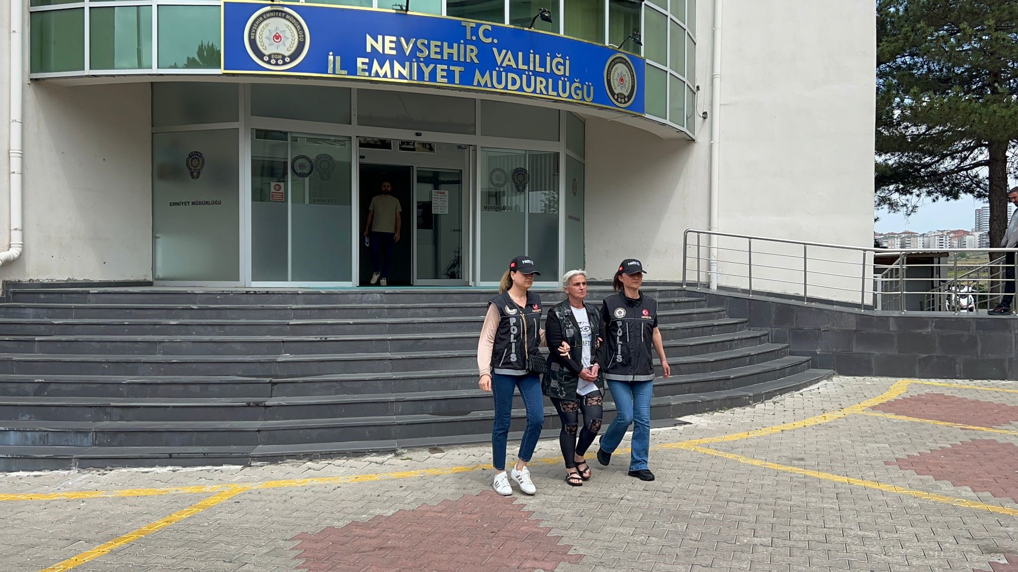 Diyarbakır’dan başka şehre uyuşturucu götüren Azerbaycan uyruklu kadın yakalandı!