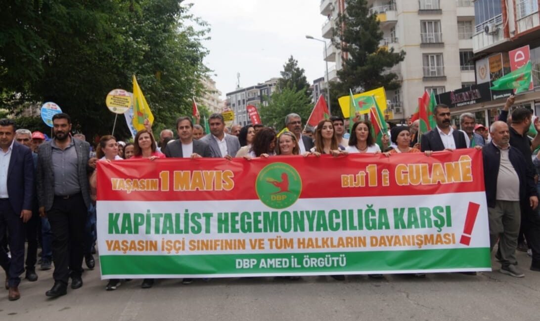 Diyarbakır Büyükşehir Belediyesi Eş Başkanları 1 Mayıs mitingine katıldı