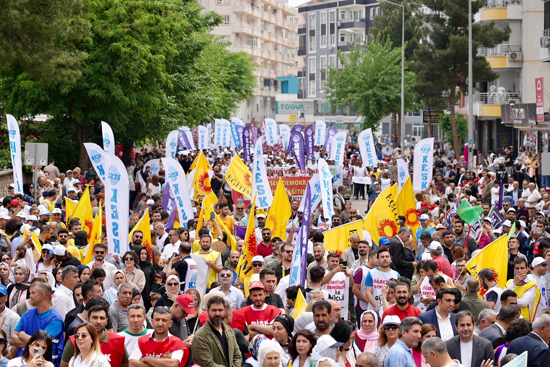 Diyarbakır Büyükşehir Belediyesi Eş Başkanları 1 Mayıs mitingine katıldı