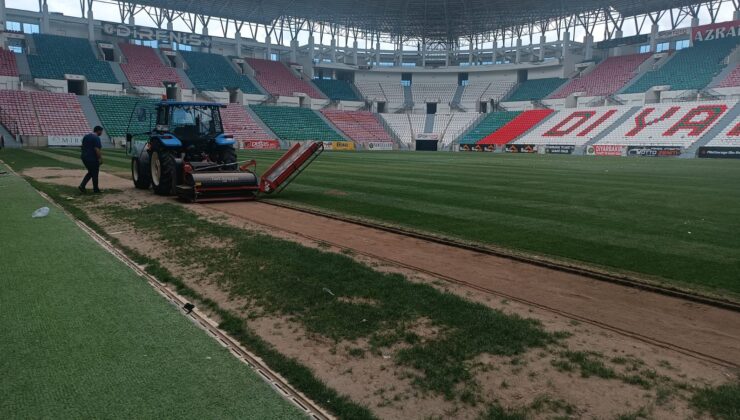1. Ligde ev sahipliği yapacak olan Diyarbakır Stadyumu’nda çim yenileme çalışmaları başladı