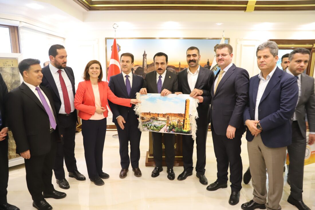 Diyarbakır Büyükşehir Belediyesi Eş Başkanları Erbil Valisi Xoşnav’ı ağırladı