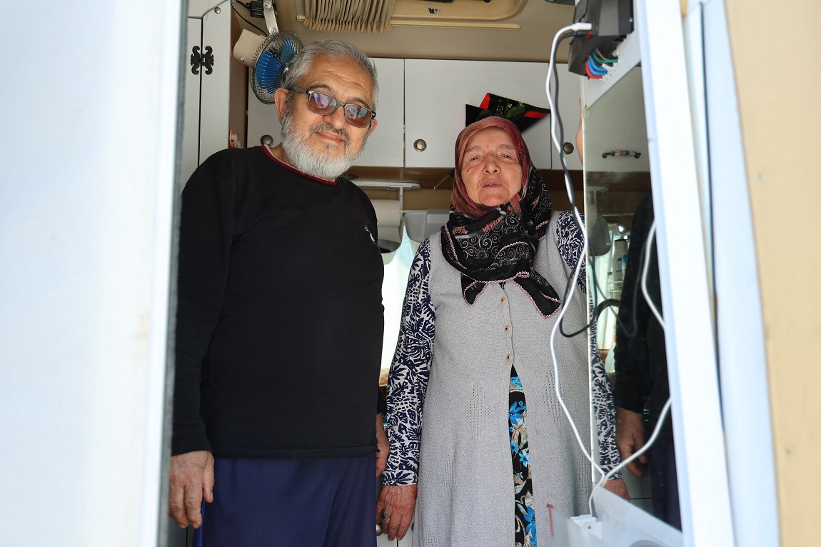 70 yaşındaki çiftin karavan yolculuğu Diyarbakır'a ulaştı