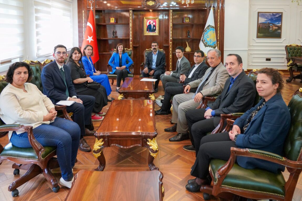 Fransa Büyükelçisinden Diyarbakır Büyükşehir Belediyesi Eş Başkanlarına ziyaret