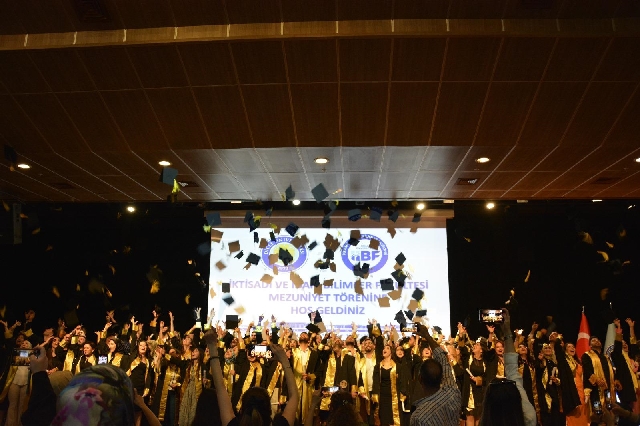 Dicle Üniversitesi İktisadi Ve İdari Bilimler Fakültesi için mezuniyet töreni yapıldı
