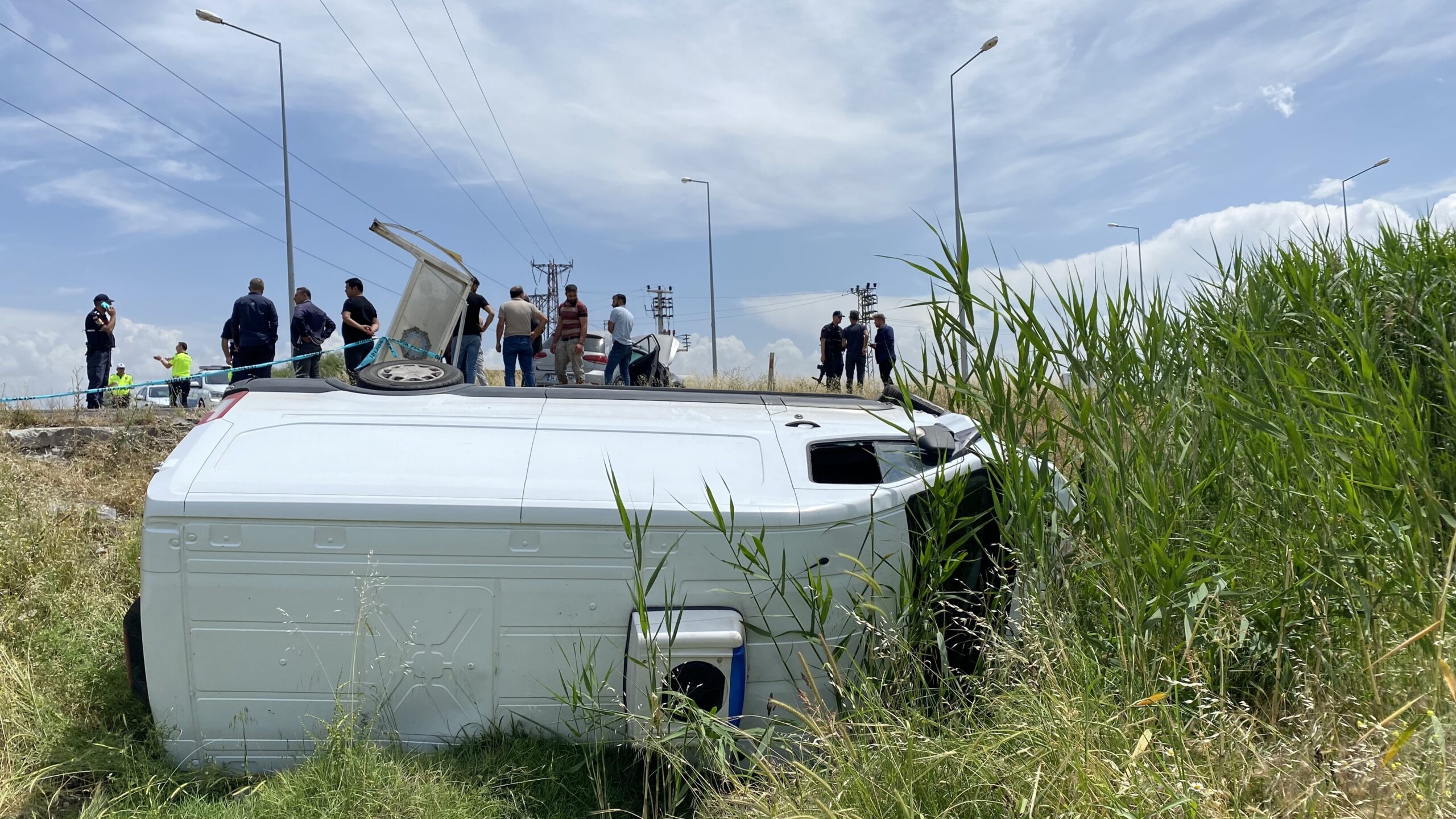 Diyarbakır’da minibüs ile otomobil çarpıştı: 4 kişi yaralandı