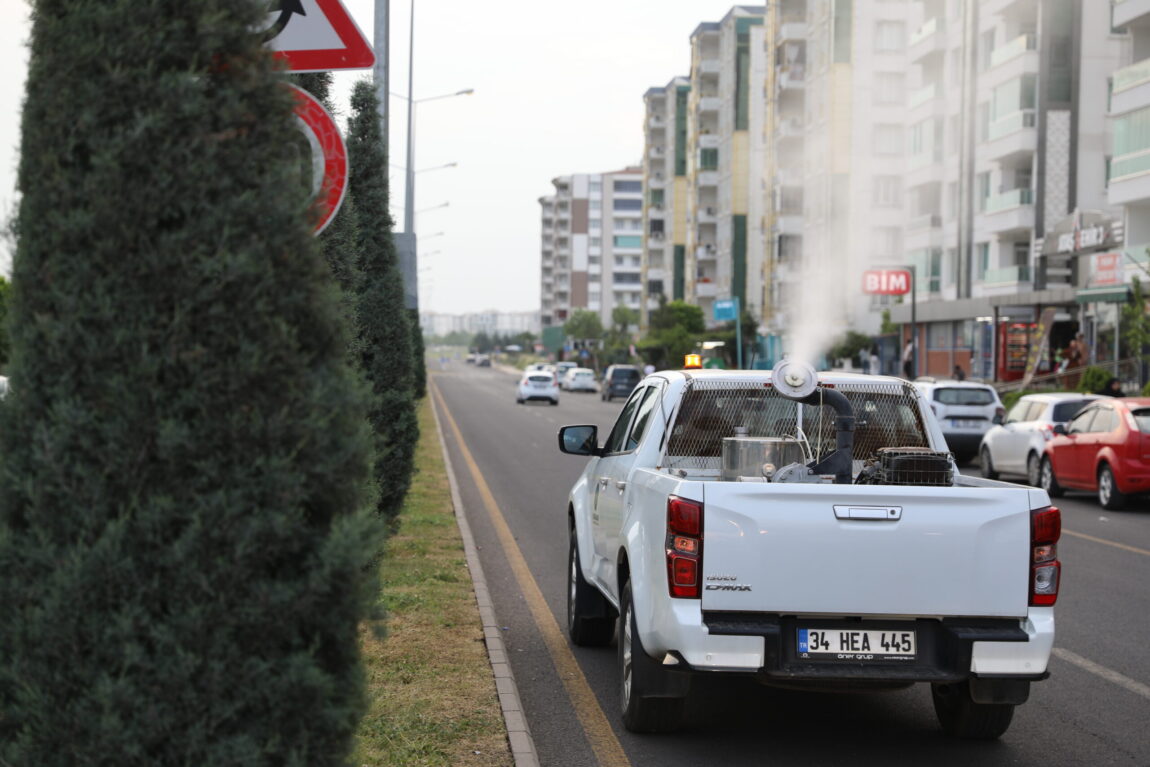 Diyarbakır’da ilaçlama çalışmaları sürüyor