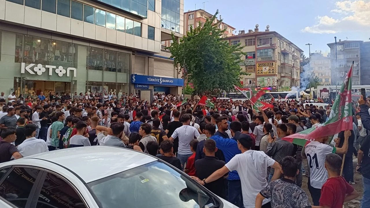 Şampiyon Amedspor: Diyarbakır’ın bütün caddeleri karnaval alanı!