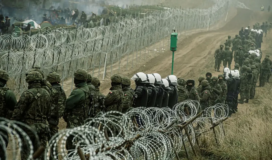 Polonya, Belarus sınırında askeri