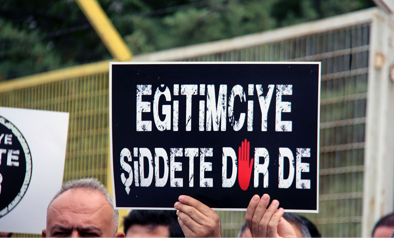 Diyarbakır'da eğitimciye şiddet kınandı!