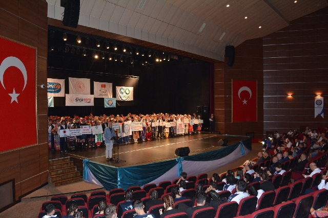 Diyarbakır’da “Üniversiteler Halk Dansları Şenliği” yapıldı