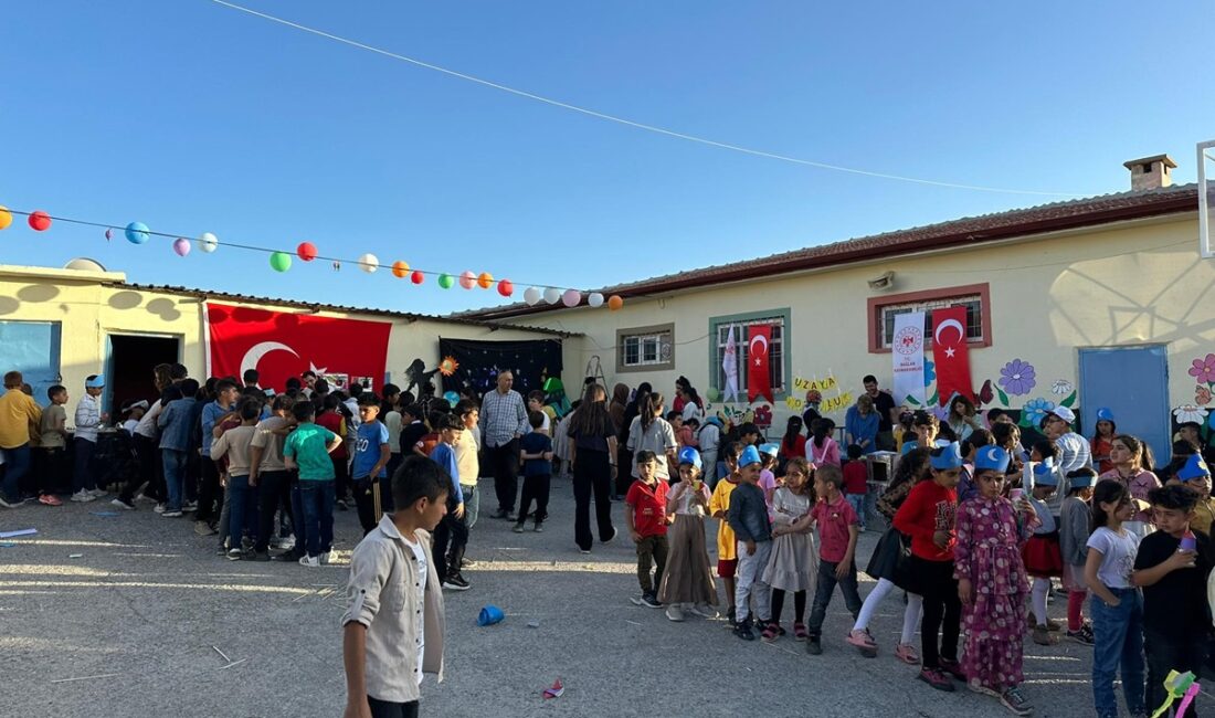 Diyarbakır'da, kırsal mahallede eğitim