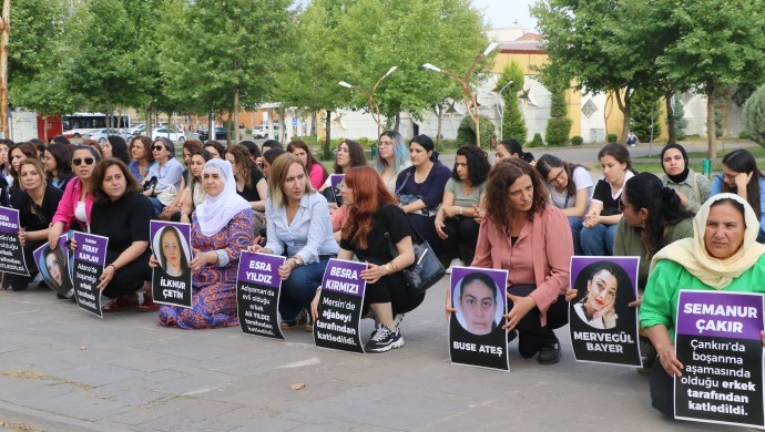 Kadın cinayetlerini protesto eden