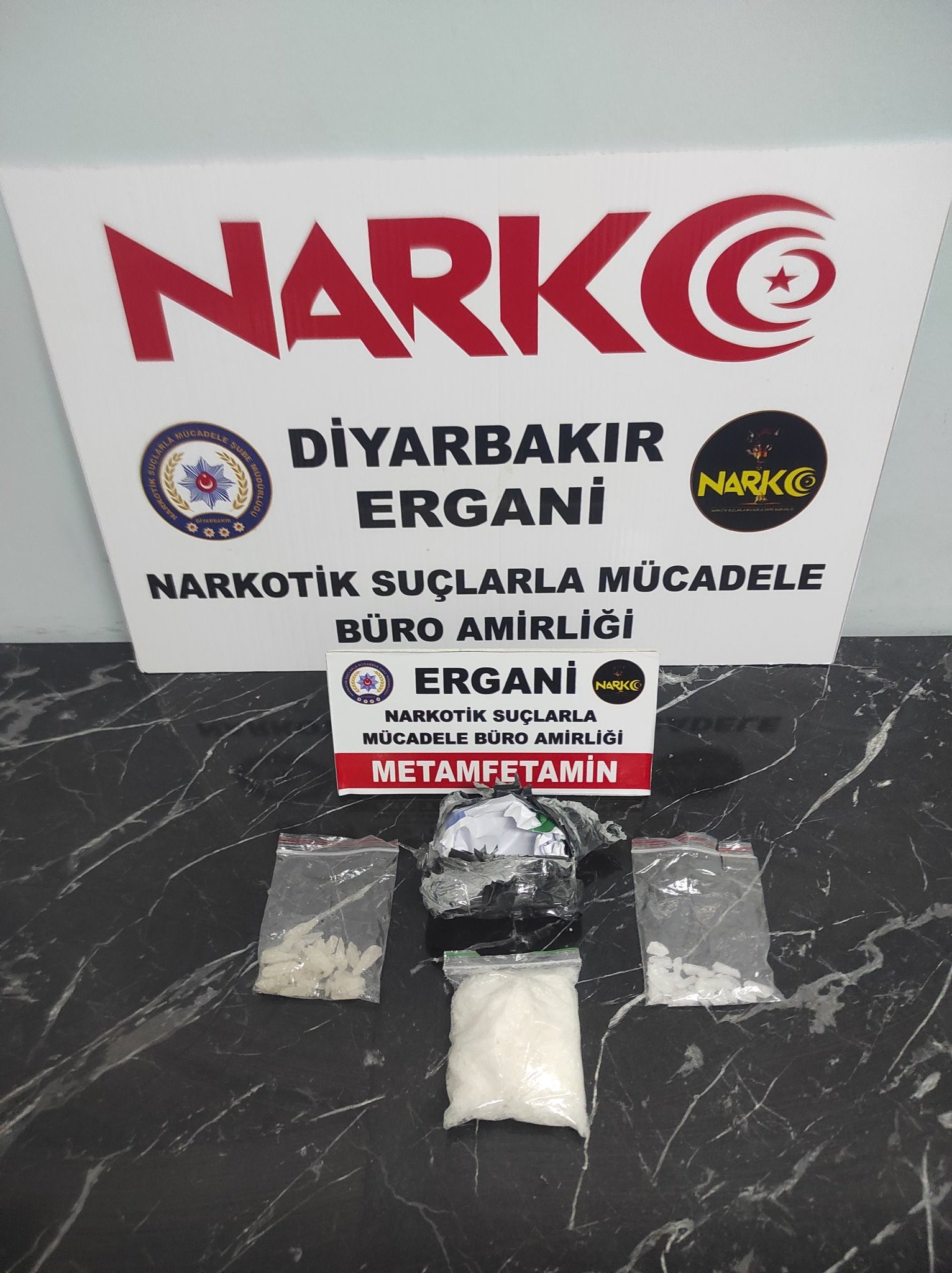 Diyarbakır’da şüpheli şahsın üzerinde uyuşturucu ele geçirildi