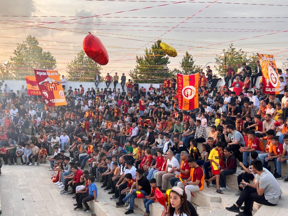 Diyarbakır’da GS-FB derbisini binlerce kişi  izledi