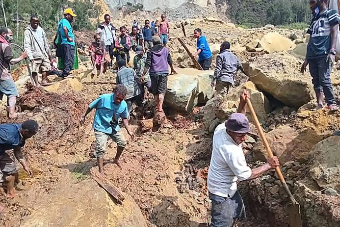 Papua Yeni Gine’de toprak altında kalanları kurtarma çalışmaları devam ediyor