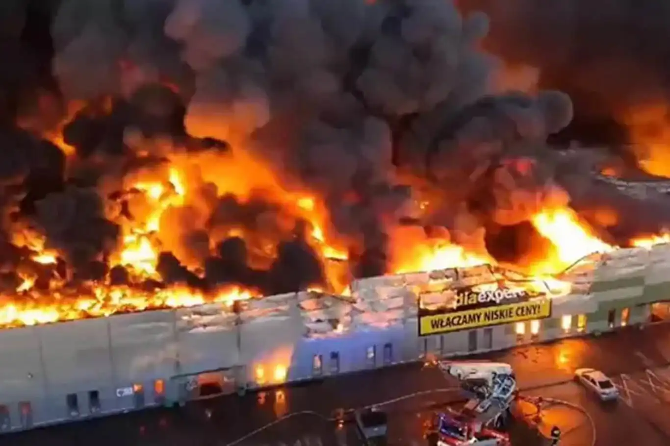 Polonya’da 1400 mağazanın bulunduğu AVM’de yangın