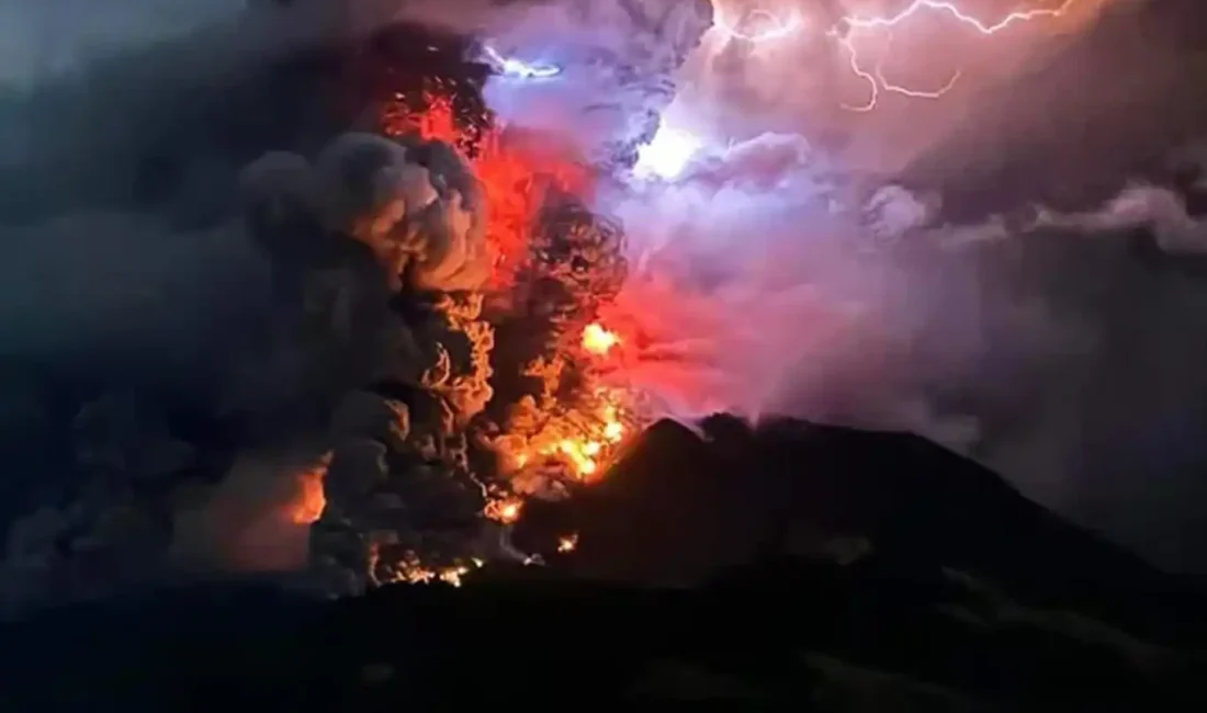 Endonezya’da Ruang Yanardağı’nda volkanik hareketlilik sürüyor