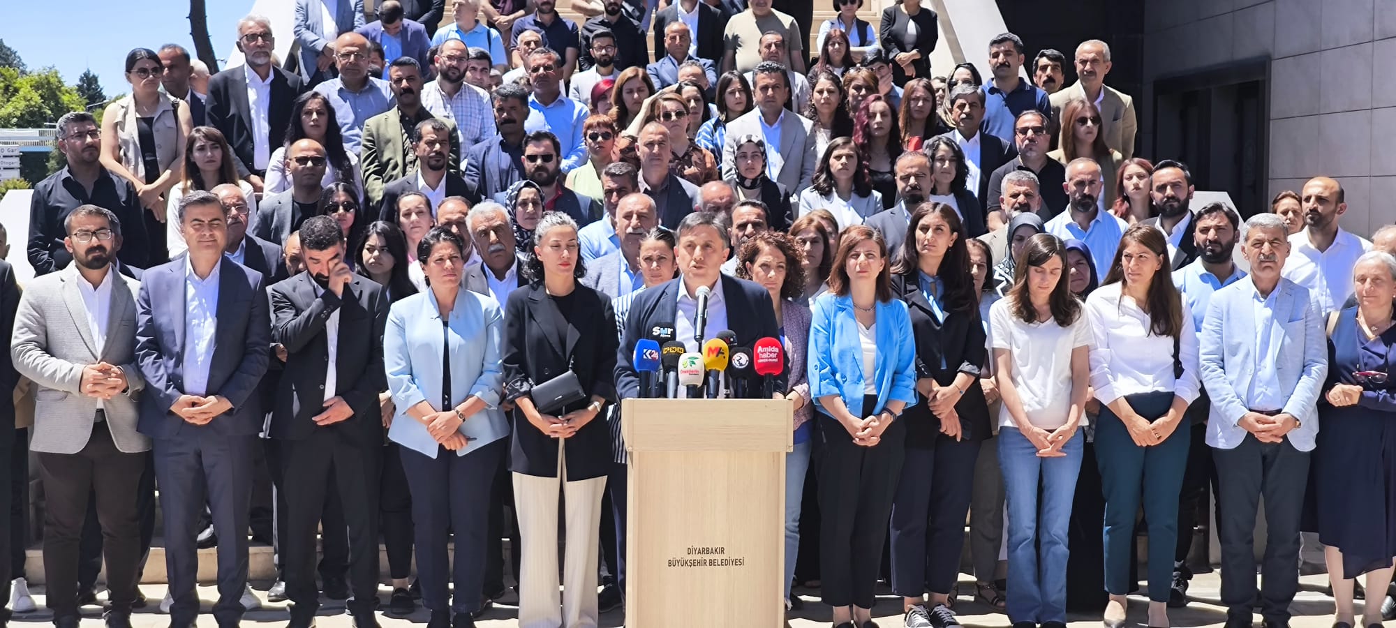 Dem Parti Eş Başkanları Diyarbakır’da buluştu: Hizmet engelleniyor!