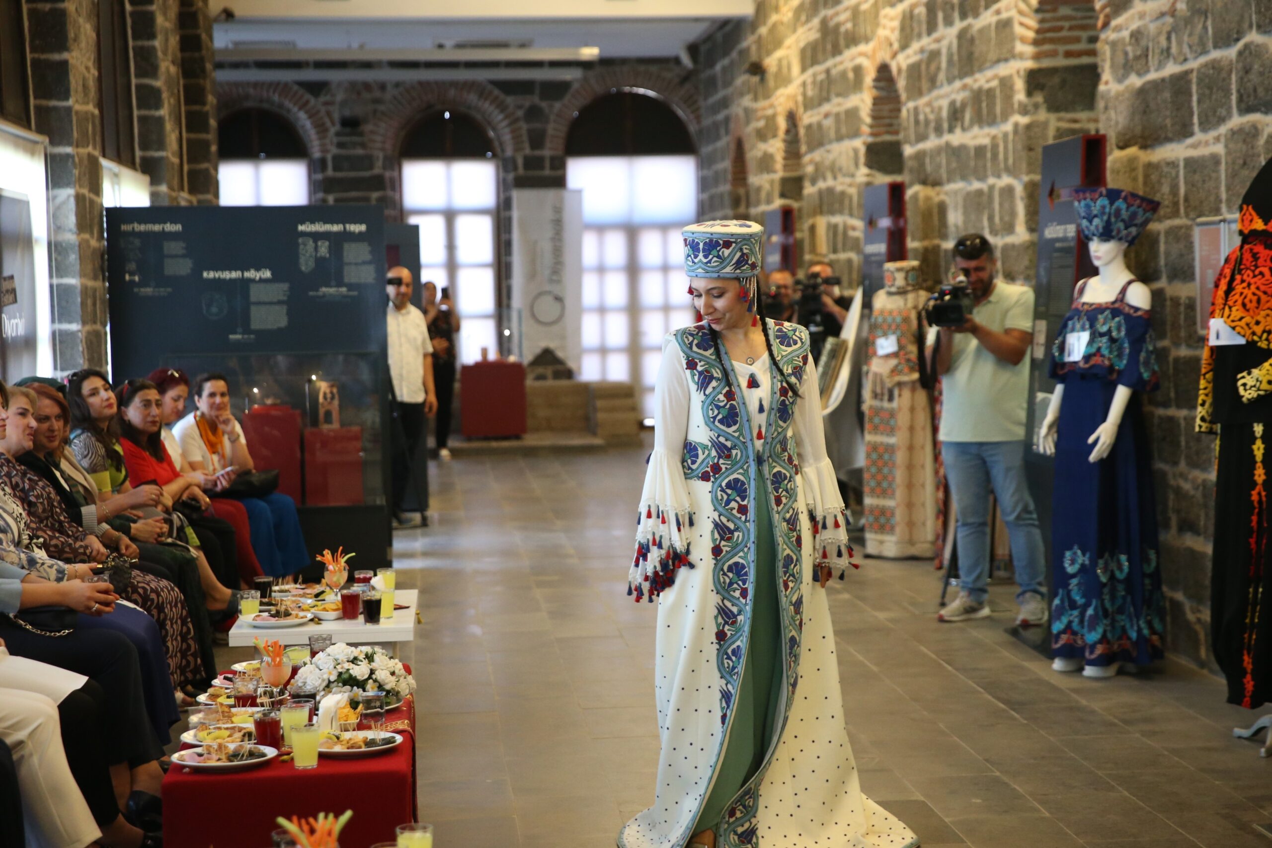 Diyarbakır’da tarihi müzede defile gerçekleştirildi