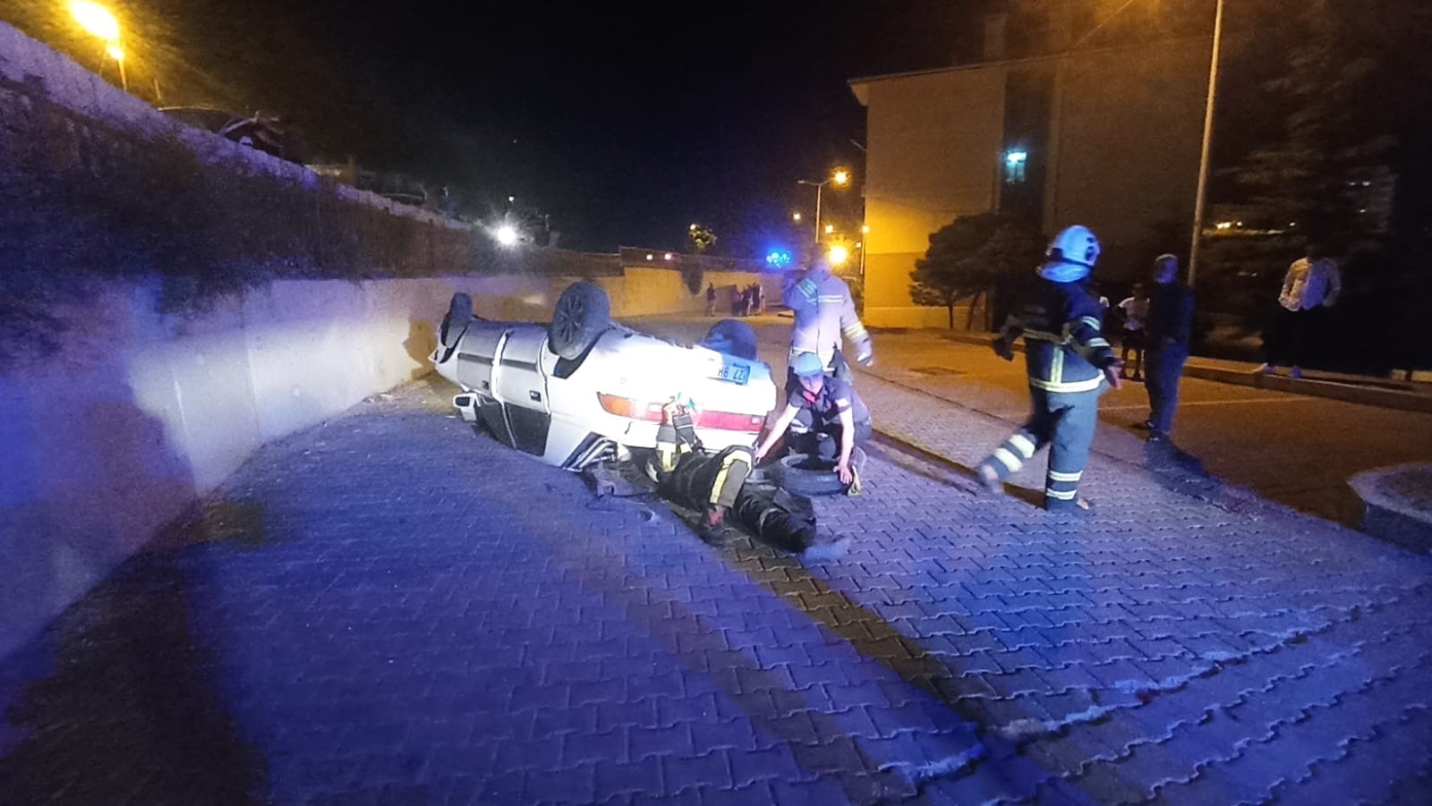 Diyarbakır yolunda otomobil takla attı: 3 yaralı