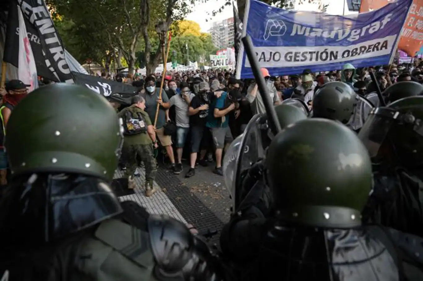 Arjantin’de halk yeniden sokaklara döküldü