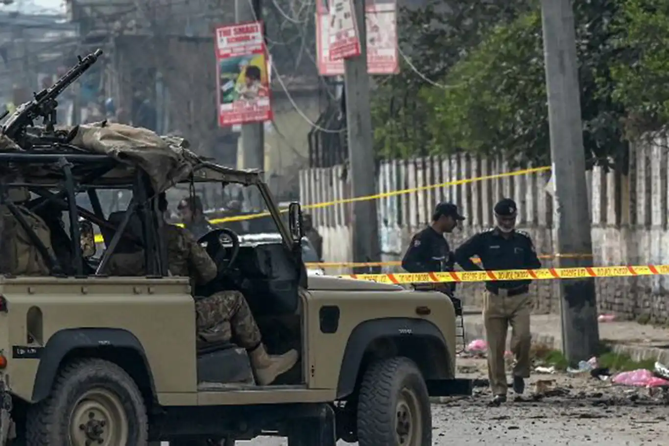 Pakistan’da bombalı saldırı: 7 asker öldü
