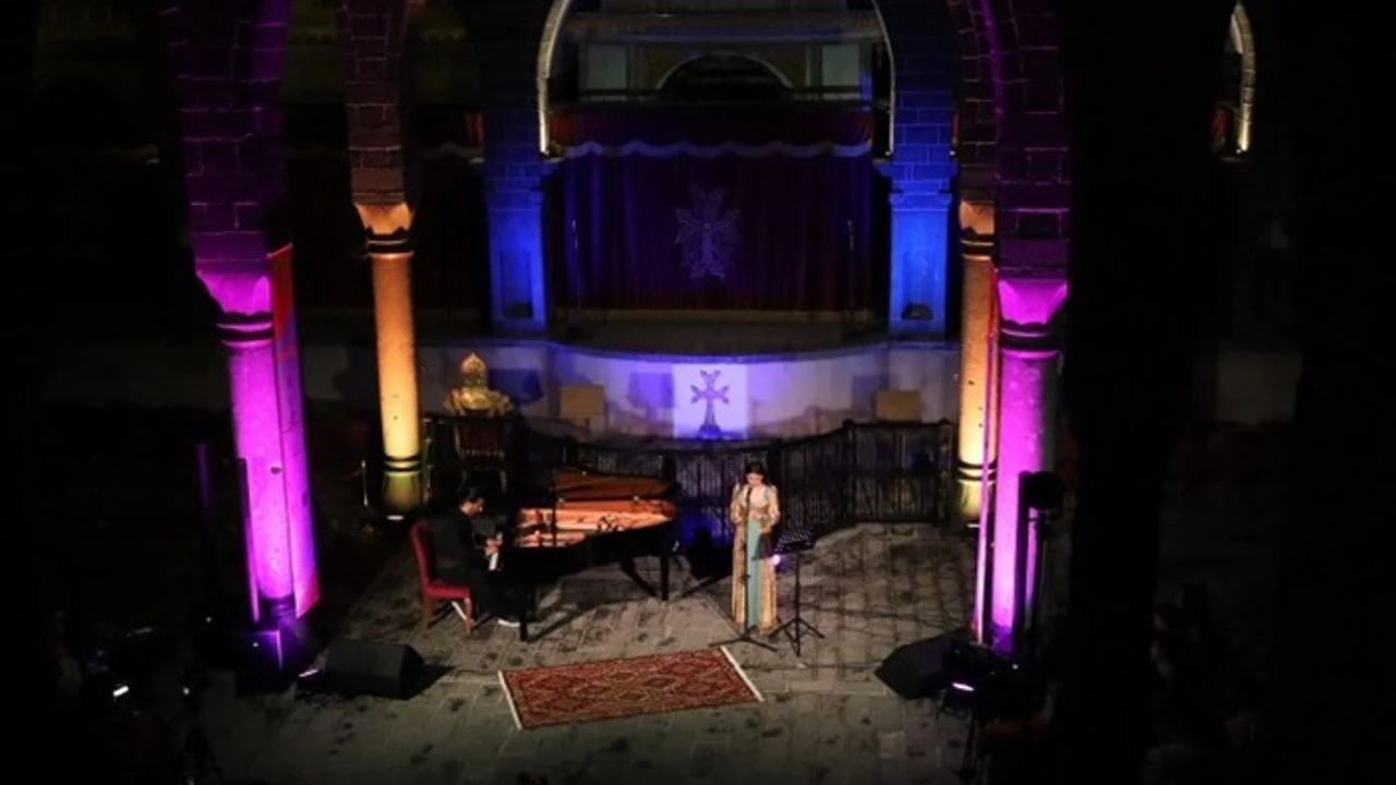 Diyarbakır’da tarihi kilisede piyano ve dengbêj dinletisi